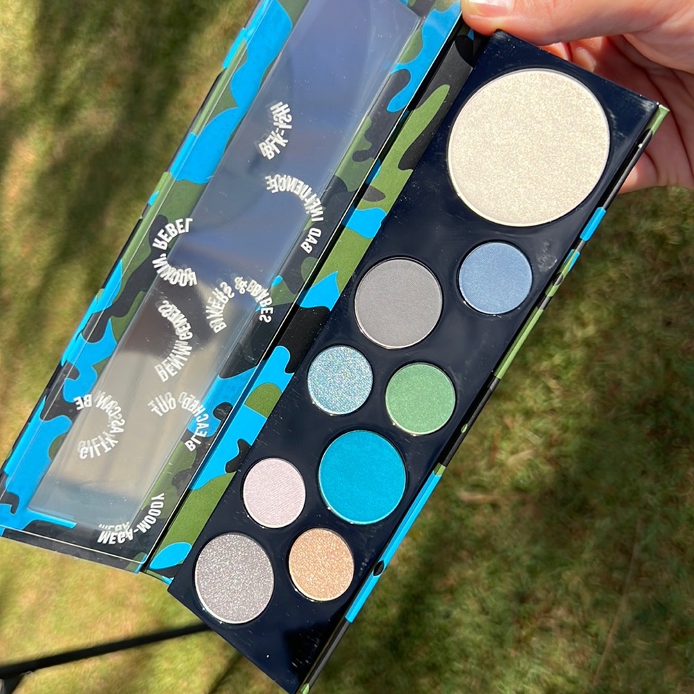 MAC Rockin Rebel eyeshadow palette
